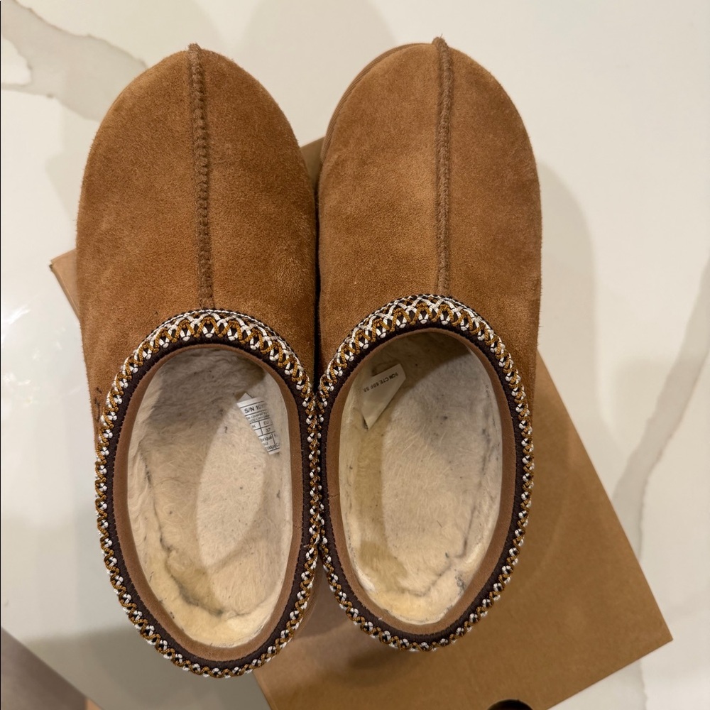 Ugg slippers Tasman II, size 5kids/7womens